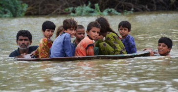 Flood in Pakista causing hundreds to die.Donate to help the surviving ones 