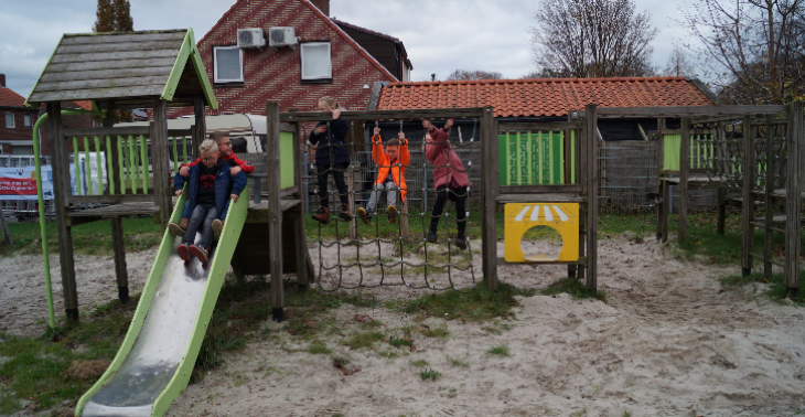 Help onze speeltuin aan een Nieuw Speeltoestel