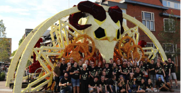 Help Bloemencorso Buurtschap Graafschap aan een nieuwe tent