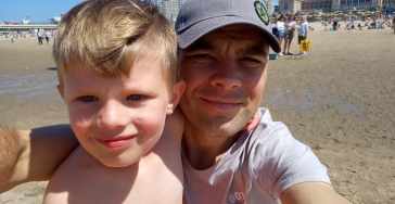 Ik smeek u help mij, ik zie mijn zoon niet meer en ben huisloos.
