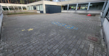 Help onze kleuters aan een speelplaats op maat van hun wereld!