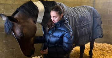 Allegra vecht tegen EHV1-Help haar herstel♥️