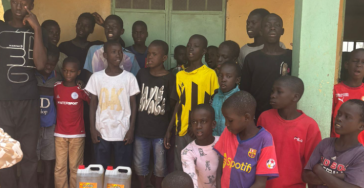 Help arme kindjes in nood in Gambia