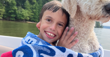 Help Jace aan een levensveranderende operatie voor een nieuw oor